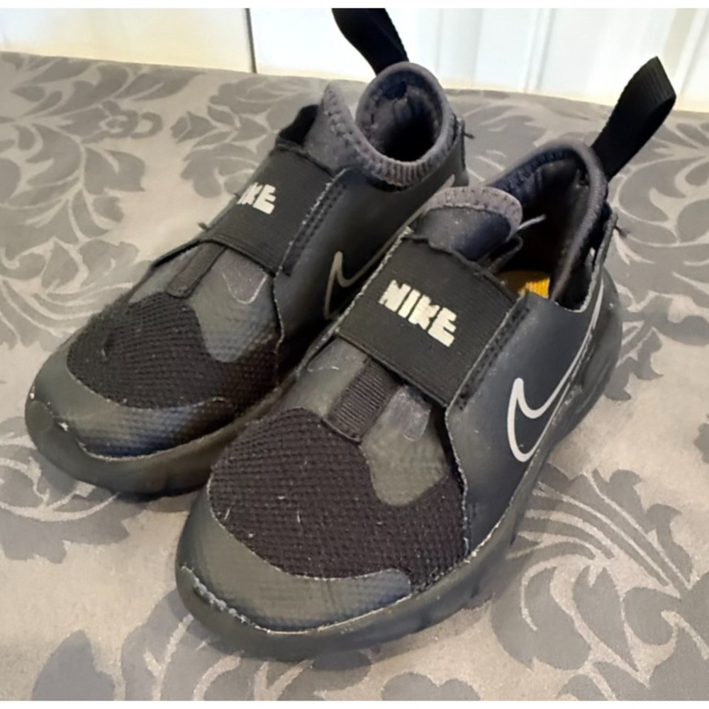 Nike Flex Runner 2 Kids 11C Black Slip On Running Sneakers